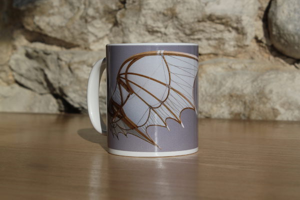 Mug with the large jointed wing